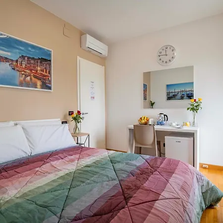 Venice Friends B&B 메스트레